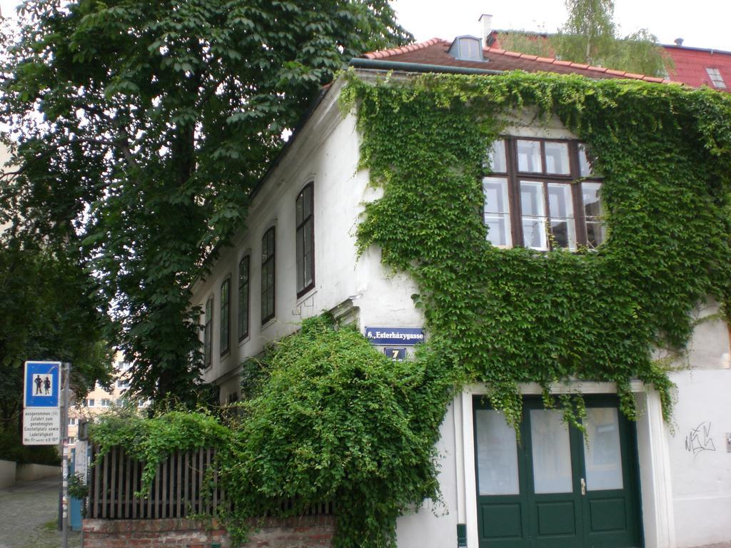 Apartment Nini Wina Bagian luar foto
